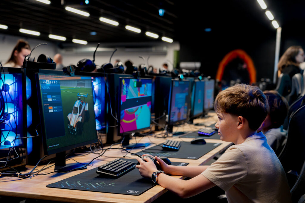 Setup des PC gaming de notre espace LAN à Brest - UNI-XP, salle gaming
