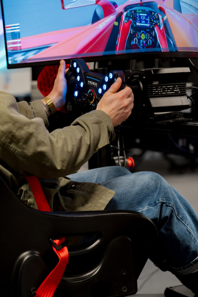 Simulateur de course à Brest - UNI-XP, salle de jeux vidéo